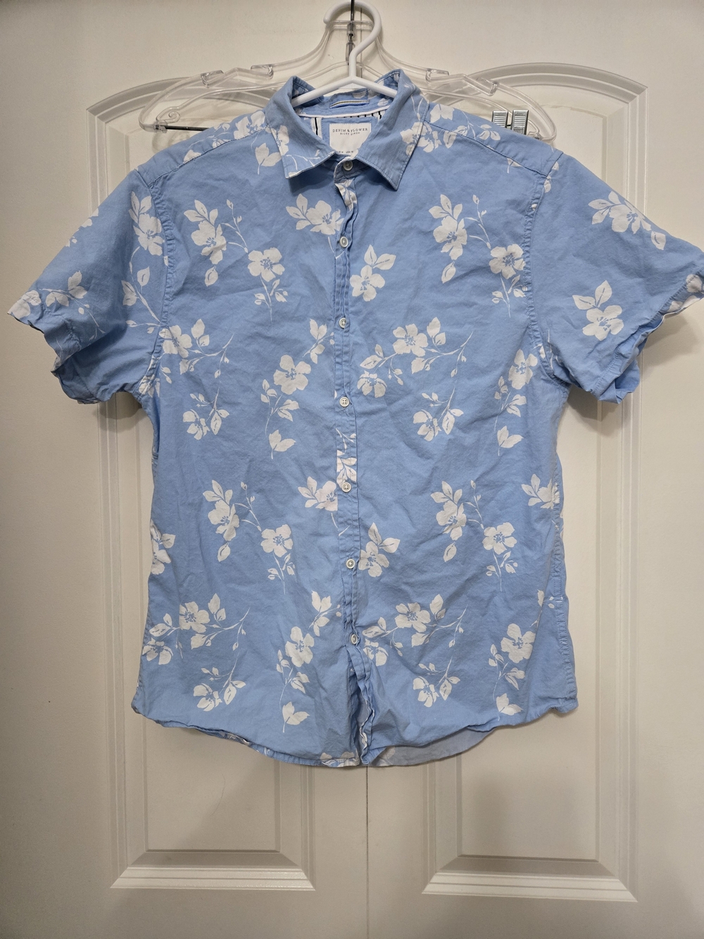 Denim & Flower Light Blue Floral Short-Sleeve Button-Down Medium